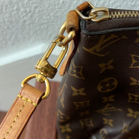 Louis Vuitton Monogram LV Turenne - Picture 3 of 16